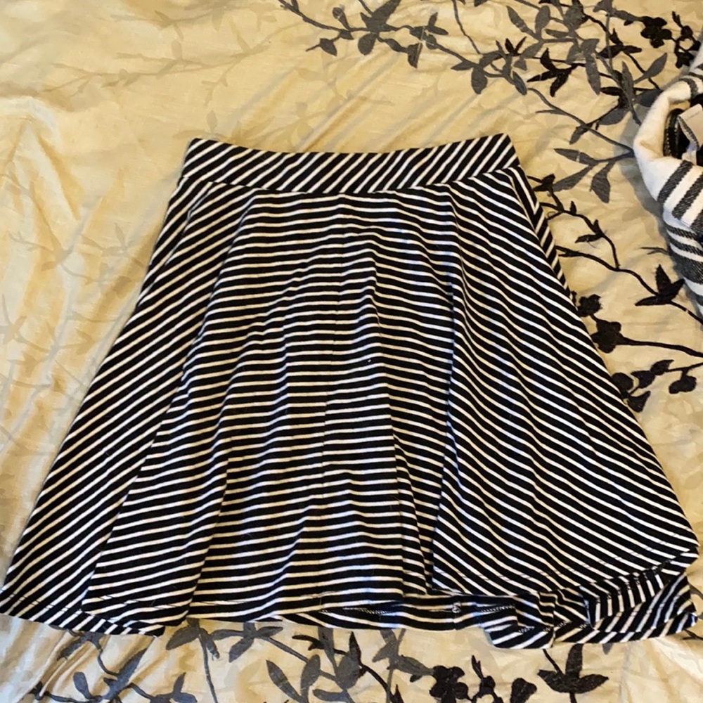 Striped flowy mini skirt